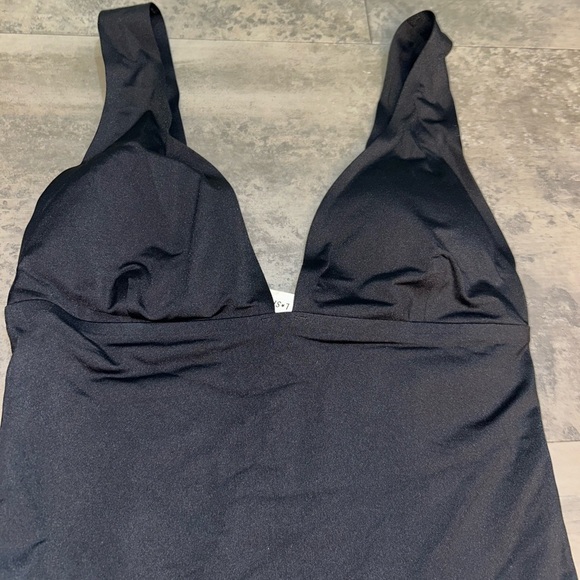 L*Space Black Seam-Free Katniss One Piece Swimsuit Size Small - Picture 5 of 10